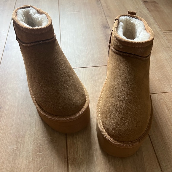 [NEW/UNWORN] CUSHIONAIRE Genuine Suede Platform Boot - Picture 3 of 9